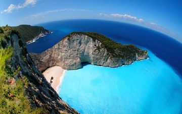 Τρεις ελληνικές ανάμεσα στις 10 ωραιότερες παραλίες στη Μεσόγειο (Λίστα)
