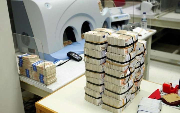Πόσα χρήματα έχουν «κάνει φτερά» από τις ελληνικές τράπεζες το τελευταίο 7μηνο