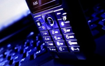 Νομίζεις πως παρακολουθείται το κινητό σου; Δες πως θα το ελέγξεις!