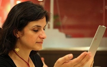 Το άγνωστο βιογραφικό της Έλενας Παναρίτη