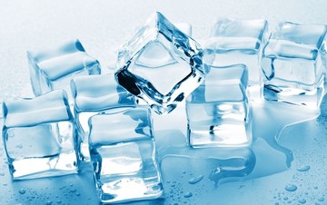 Οκτώ εναλλακτικές χρήσεις για τα παγάκια που αγνοούσατε μέχρι σήμερα