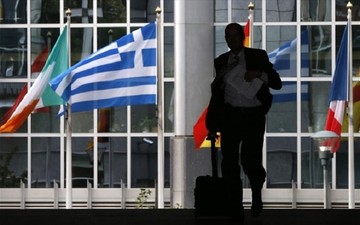 Διαψεύδει η κυβέρνηση την άφιξη του Brussels Group