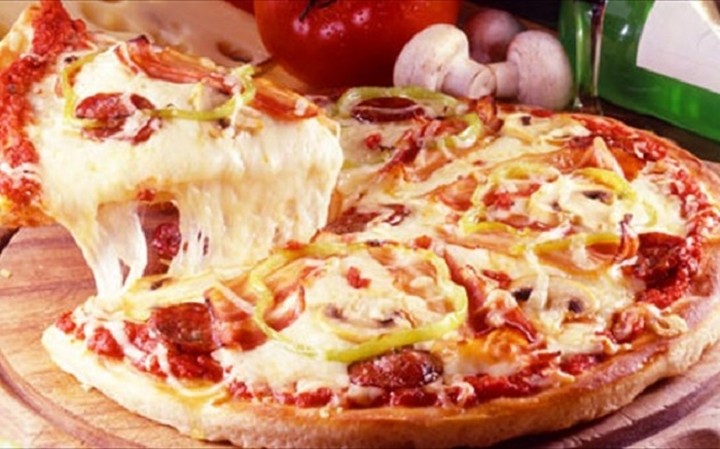 Πίτσα και hotdog εις σαρκαν μιαν - Το νέο junk food για αναποφάσιστους (BINTEO)
