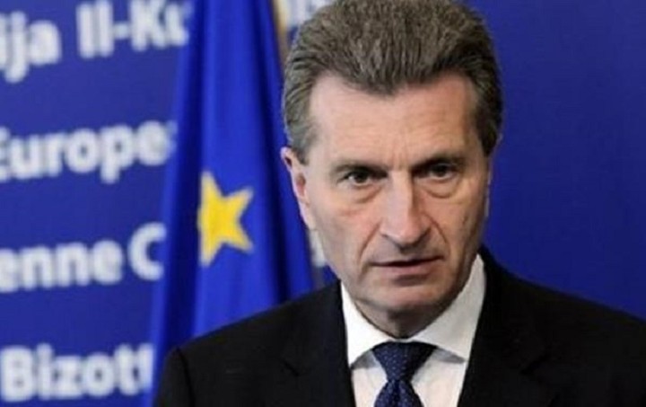 «Βόμβα» Έτινγκερ: Σε κατάσταση έκτακτης ανάγκης η Ελλάδα από 1η Ιουλίου
