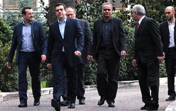 Telegraph: Η ελληνική κυβέρνηση ενδέχεται να ζητήσει ασφαλιστικά μέτρα για τους δανειστές