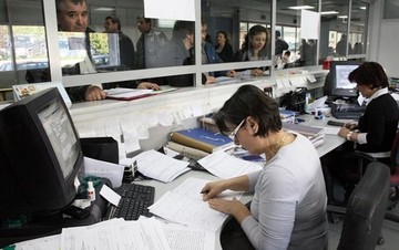 Φορολογικές δηλώσεις 2015: Σενάρια παράτασης έως τις 30 Ιουλίου