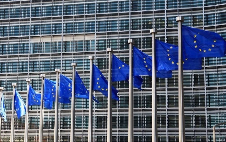 Κομισιόν: Είμαστε διαθέσιμοι ανά πάσα στιγμή να λάβουμε νέες προτάσεις από την Αθήνα