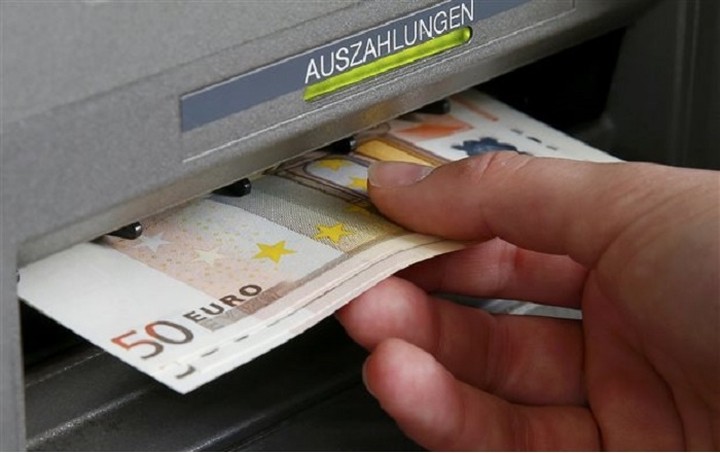 Πόσα χρήματα έκαναν "φτερά" από τις ελληνικές τράπεζες