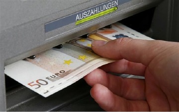 Πόσα χρήματα έκαναν "φτερά" από τις ελληνικές τράπεζες