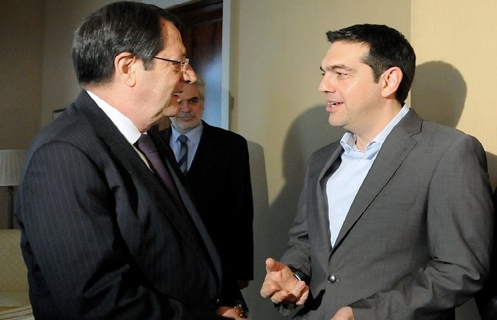 Πρόταση για παράταση του ελληνικού προγράμματος μετέφερε ο Αναστασιάδης στον Τσίπρα 