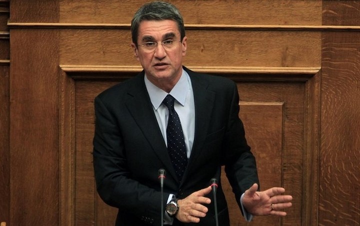 Λοβέρδος: Δεν έχετε τη νομιμοποίηση να πάτε τη χώρα στα βράχια - Πετράκος: Εσείς τη στείλατε στα βράχια