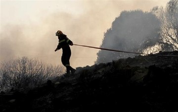 Ένας υπουργός... εθελοντής δασοπυροσβέστης