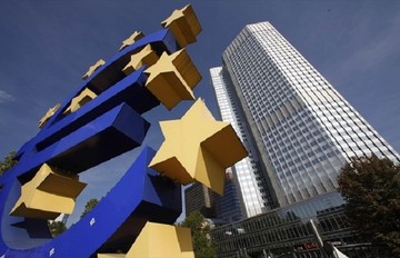 FT: Η ΕΚΤ κρατάει το «χαλινάρι» στην κόντρα με Ελλάδα