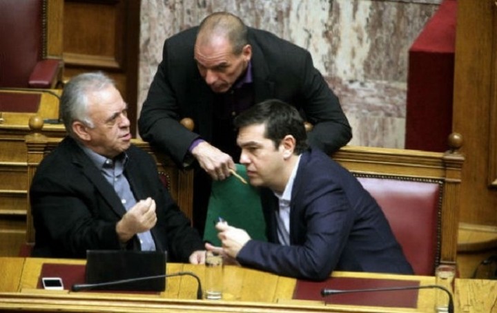 Μέγαρο Μαξίμου: Σύσκεψη Τσίπρα - Βαρουφάκη - Δραγασάκη