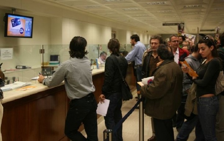 Συνταξιούχους με αρχικό επωνύμου από Α μέχρι Ι εξυπηρετούν σήμερα οι τράπεζες