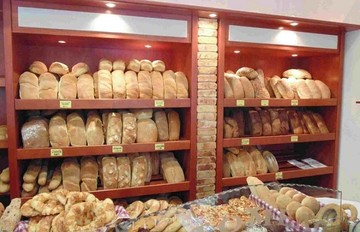 Ποια αλυσίδα φούρνων παρέχει δωρεάν ψωμί σε συνταξιούχους, απόρους, ανέργους και πολύτεκνους