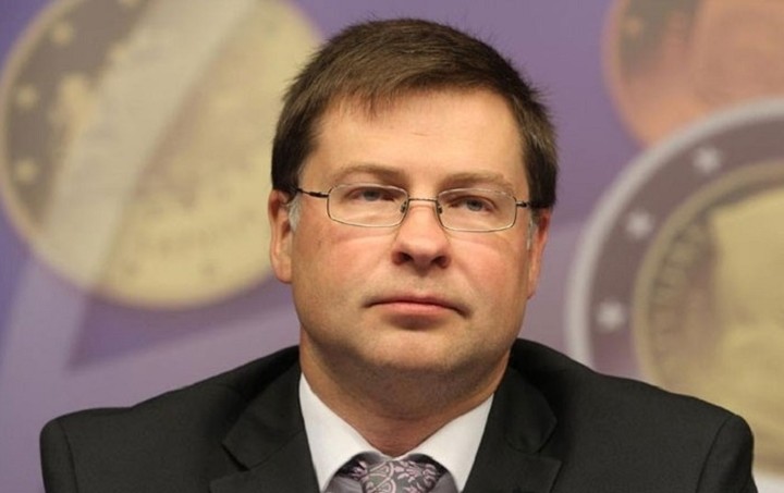 Ντομπρόβσκις: Η ερώτηση του δημοψηφίσματος δεν είναι νομικά σωστή