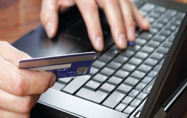 Πώς να παραγγείλεις πίτσα και σουβλάκια με κάρτα