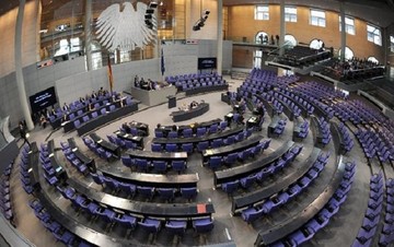 Υπογραφές 100 βουλευτών της Μέρκελ κατά της Ελλάδας