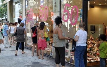 Ξεκινούν τη Δευτέρα οι θερινές εκπτώσεις 2015