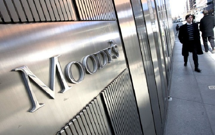 «Καμπανάκι» από Moody's: Αυξημένος ο κίνδυνος εξάντλησης της ρευστότητας των τραπεζών
