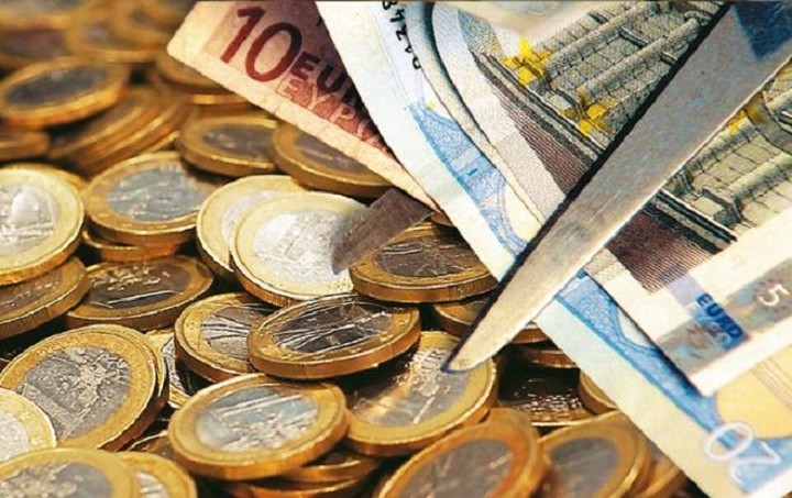 Κούρεμα ή αναδιάρθρωση του χρέους; To Spiegel εξετάζει τα δύο σενάρια