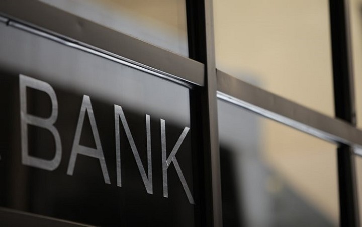Reuters: Εώς την Τετάρτη παρατείνεται η τραπεζική αργία