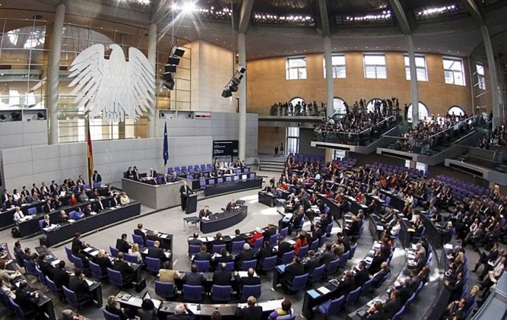 Συνεδριάζει εκτάκτως αύριο η Bundestag για την Ελλάδα