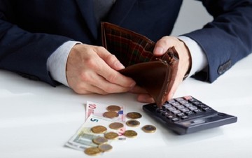 Πόσο θα κοστίσει στην τσέπη μας η αύξηση του ΦΠΑ