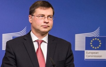 Ντομπρόφσκις: Διπλή εγγύηση στις χώρες της ΕΕ για το δάνειο - «γέφυρα» της Ελλάδας