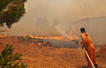 Σε ύφεση τα μεγάλα πύρινα μέτωπα