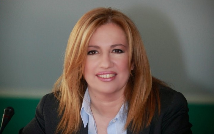 Γεννηματά σε Τσίπρα: Διέψευσε και διέγραψε τον Βαρουφάκη ή απολογίσου στο λαό