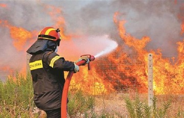 Πυρκαγιά στη Κόρινθο - Κλειστή η Εθνική Οδός Κορίνθου - Τριπόλεως λόγω της φωτιάς  