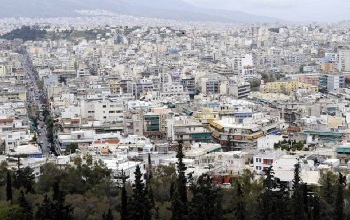 Έρευνα ΔΝΤ: Ραγδαία πτώση στις τιμές των ακινήτων στην Ελλάδα