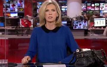 Παρουσιάστρια του BBC χτενιζόταν... «στον αέρα» (Βίντεο)