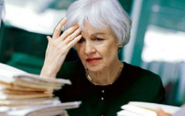Ποιοι «εγκλωβίζονται» άλλα πέντε χρόνια στη δουλειά