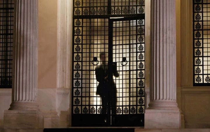 Ποια προνόμια χάνουν βουλευτές και υπουργοί