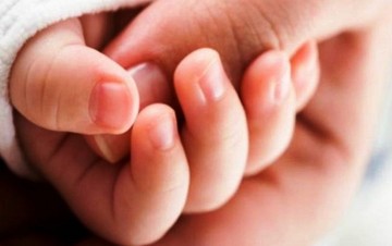 ΑΦΜ και φόροι ... από το μαιευτήριο!