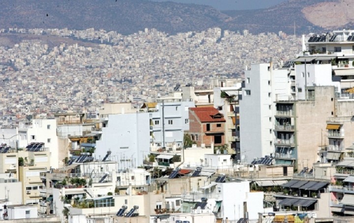 Ποιοι (και μέχρι πότε) προστατεύονται από κατασχέσεις και εξώσεις 