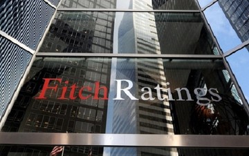 Fitch: Δεν κινδυνεύουν οι καταθέσεις στις ελληνικές τράπεζες