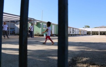 Συνεργασία της Κομισιόν με την Ελλάδα για τους πρόσφυγες - Συνάντηση με Παυλόπουλο