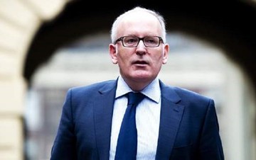 Τίμερμανς: Δεν υπάρχει χώρα της ΕΕ που να μην έχει επηρεαστεί από την ανθρωπιστική κρίση