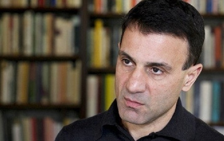 Λαπαβίτσας: Χρειάζεται και εθνικό νόμισμα για να πάει η χώρα μπροστά