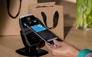 Δείτε πώς να μετατρέψετε το smartphone σας σε... κάρτα!