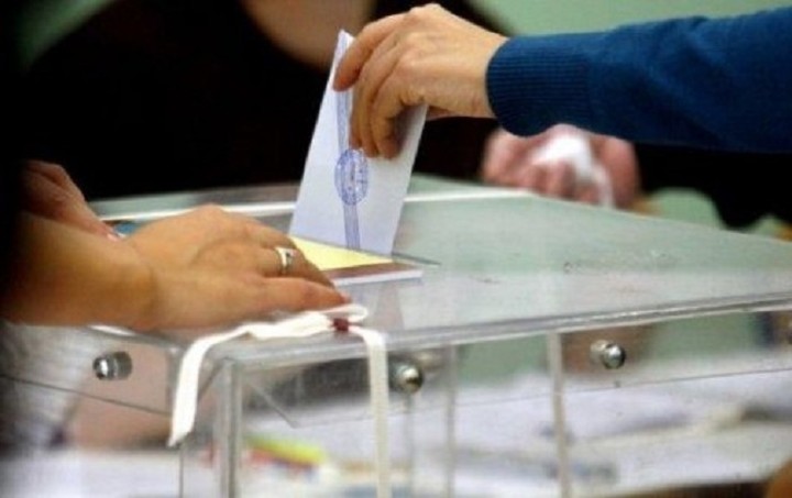Guardian: Το εκλογικό αποτέλεσμα θα κριθεί από το debate και τους αναποφάσιστους
