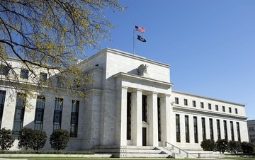 Τέλος εποχής για τα μηδενικά επιτόκια της Fed;