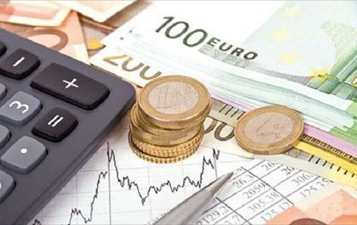 Σαρωτικές αλλαγές στη φορολογία εισοδήματος - Τι θα ισχύσει με συντελεστές, τεκμήρια, φοροαπαλλαγές