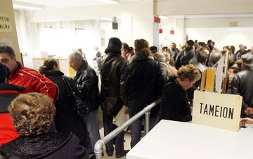 Ποιοι συνταξιούχοι θα δουν το εισόδημά τους να «ψαλιδίζεται»
