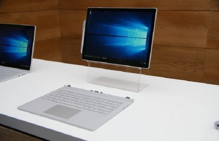 Η Microsoft παρουσίασε το πρώτο της laptop