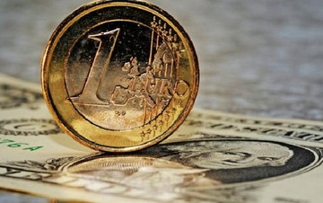 Συνάλλαγμα: Οριακή πτώση του ευρώ έναντι του δολαρίου